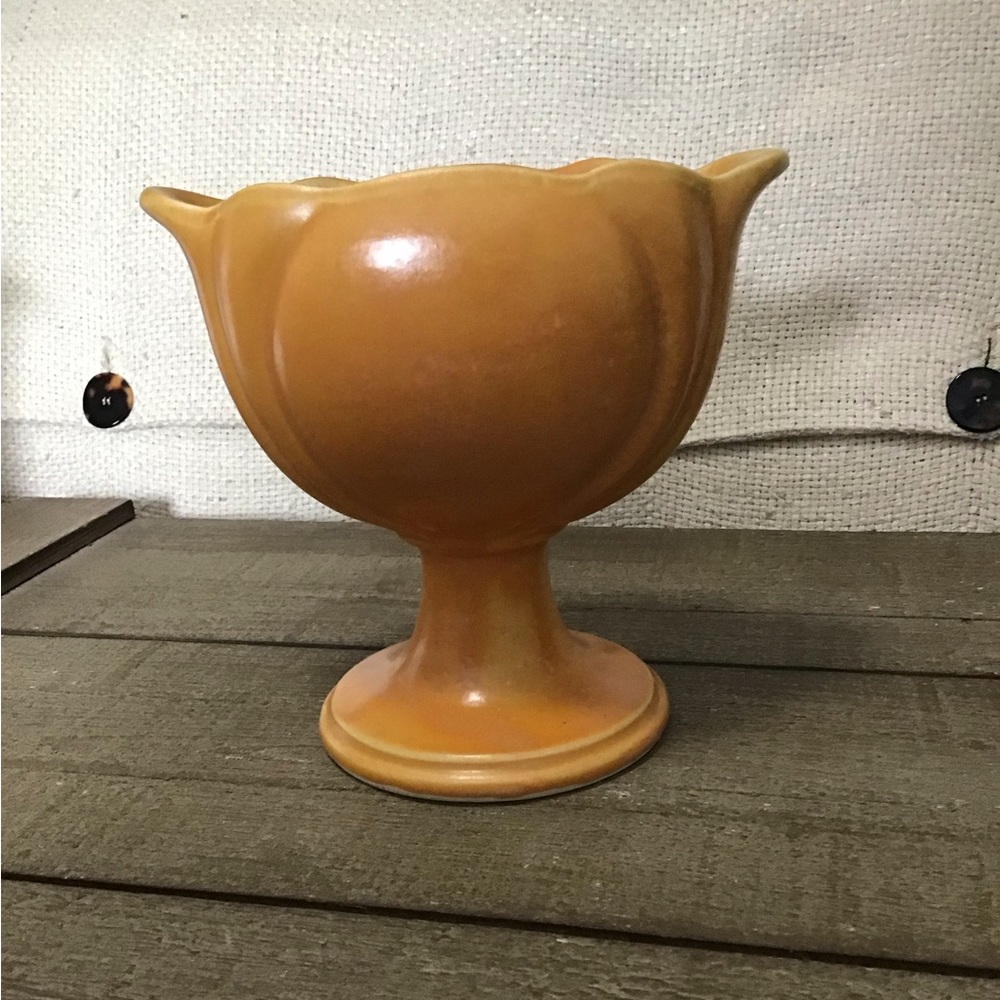Vintage hull pottery tulip shape rare orange color vase/flower pot